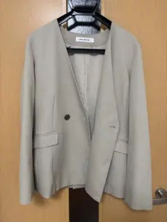 natural beauty basic ベージュ ダブルジャケットとスラックス