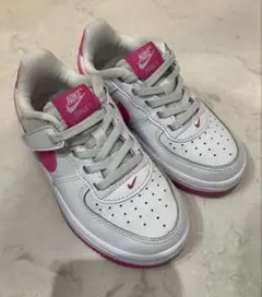 Niki Air Force 1ホワイト/ピンク　キッズスニーカー