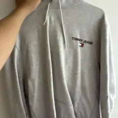 TOMMY JEANS パーカー グレー ロゴのサムネイル