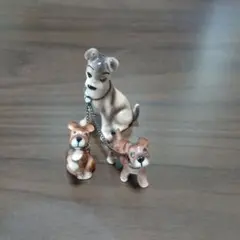ヴィンテージ　犬と子犬の陶器　置物
