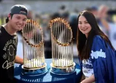 2025 WS連覇パレード　トロフィーと大谷翔平夫妻　★253