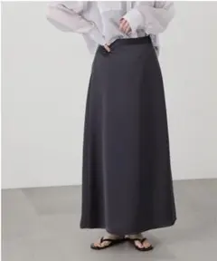 N. Natural Beauty Basic サテンストレートスカート