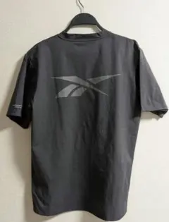 未使用　Reebok 接触冷感半袖Tシャツ バックロゴ グレー　サイズMのサムネイル
