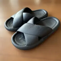 ブラック クロスストラップ　サンダル