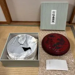 泉山造 無形文化財 堆朱牡丹唐草文香合 /共箱付 ☆ 香合裏に泉山銘有り ☆ 泉山造 無形文化財 堆朱牡丹唐草文香合 /共箱付 ☆ 香合裏に泉山