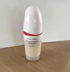 資生堂　エッセンス スキングロウ　ファンデーション　130