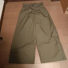 最終再値下げ美品カーキ色ワイドパンツМサイズ後ろはゴムが入っています。