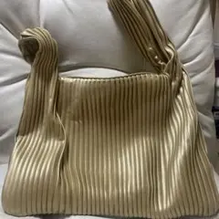 ベージュ プリーツ ハンドバッグ