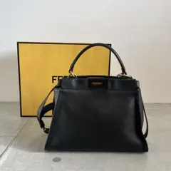 FENDI ピーカブー　ミディアム　レギュラーのサムネイル