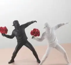 忍者フィギュア 黒と白 ポンポン付き