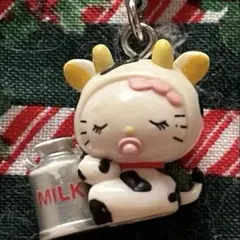 ハローキティ 牛着ぐるみ ミルク缶 チャーム