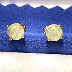 ホワイトオパール風ピアス