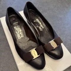 Ferragamo ヴァラ ブラウン レザーパンプス