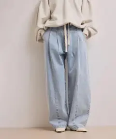 アダムエロペ　2タックカーブデニムパンツ　サックスのサムネイル
