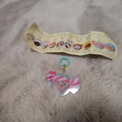 かわいいかわいいねこのかぶりもの　アクリルチャーム