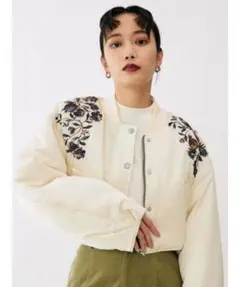 MURUA 春秋用ブルゾン　アウター　刺繍柄ホワイト