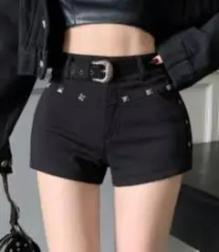 ハイウエスト黒ショートパンツ