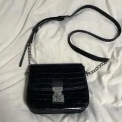 GUESS クロコ調 ショルダーバッグ ブラック チェーンのサムネイル