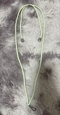 スリーコインズ スマホショルダーストラップ ホワイト