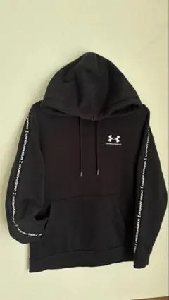 UNDER ARMOUR ブラック パーカー Mロゴ トレーナー トップス長袖