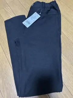 黒いウエストゴムパンツ