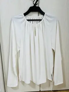 BEIGE ベイジ ブラウス　新品　ディケイドのサムネイル