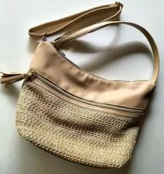 ベージュ ショルダーバッグ タッセル付き