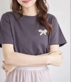 トッコクローゼット　ビジューリボン刺繍 チャコールグレー カットソー