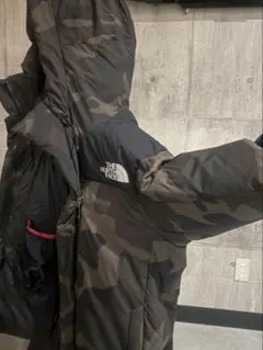 THE NORTH FACE カモフラ ダウンジャケットのサムネイル