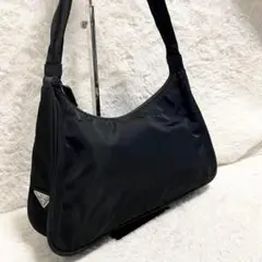 美品 プラダ ワンショルダーバッグ ハーフムーン テスートナイロン 黒 三角ロゴ