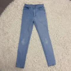 ライトブルー スキニージーンズ