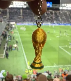 FIFAワールドカップトロフィー 金属製キーホルダー 高さ3cm - メルカリ