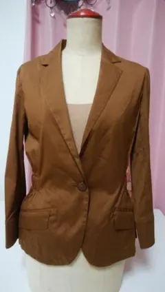 〔新品〕UNTITLEDのブラウンジャケット