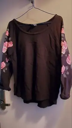 H&M(エイチアンドエム)　トップス　カットソー　花柄　薔薇