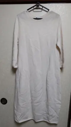 ユニクロ　ワンピース白　七分袖