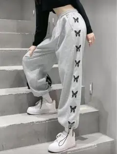 SHEIN-Dazy蝶刺繍 グレー スウェットジョーカーパンツ