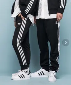 adidas ブラック トラックパンツ