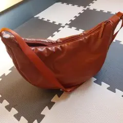 ユニクロシー☆レザータッチラウンドバッグ