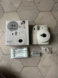 Fujifilm instax mini 8+ ホワイト　本体