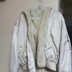 ZARA ホワイト ボンバージャケット