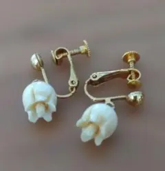 アイボリー花形(すずらん）クリップイヤリング　ヴィンテージ