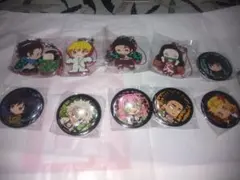 鬼滅の刃　ガチャ　あそーと　ラバーストラップと缶バッチセット