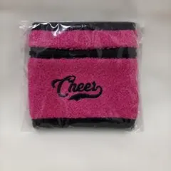 지퍼 포켓이 달린 핑크색 손목 밴드