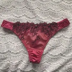 セール！新品タグ付　SHAKE BODY M Tバック　バーガンディ