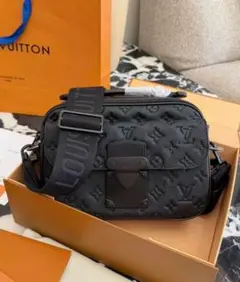 Louis Vuitton ブラック メッセンジャーバッグ