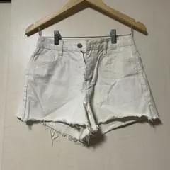 ホワイト フリンジ裾 ショートパンツ