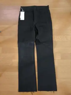 ​新品タグ付 Lui's (ルイス) フレアパンツ ブラック 30 切りっぱなし