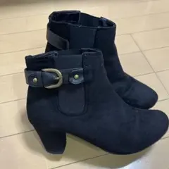 黒 スエード バックル付き アンクルブーツ