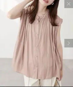 natural couture とろみ　サテン　ノースリーブ　ギャザー　ブラウス