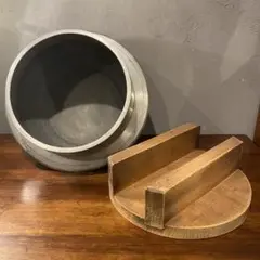 【珍品】大型茹で釜　木蓋つき　大釜　蕎麦屋　茹で釜　アンティーク　羽釜　５６ｃｍ 珍大型茹で釜 木蓋つき 大釜 蕎麦屋 茹で釜 アンティーク 羽釜